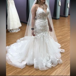 Wedding dress. Size12 BRAND NEW